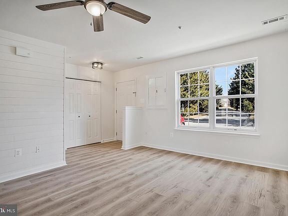 3rd image of 6 Old Oak Pl