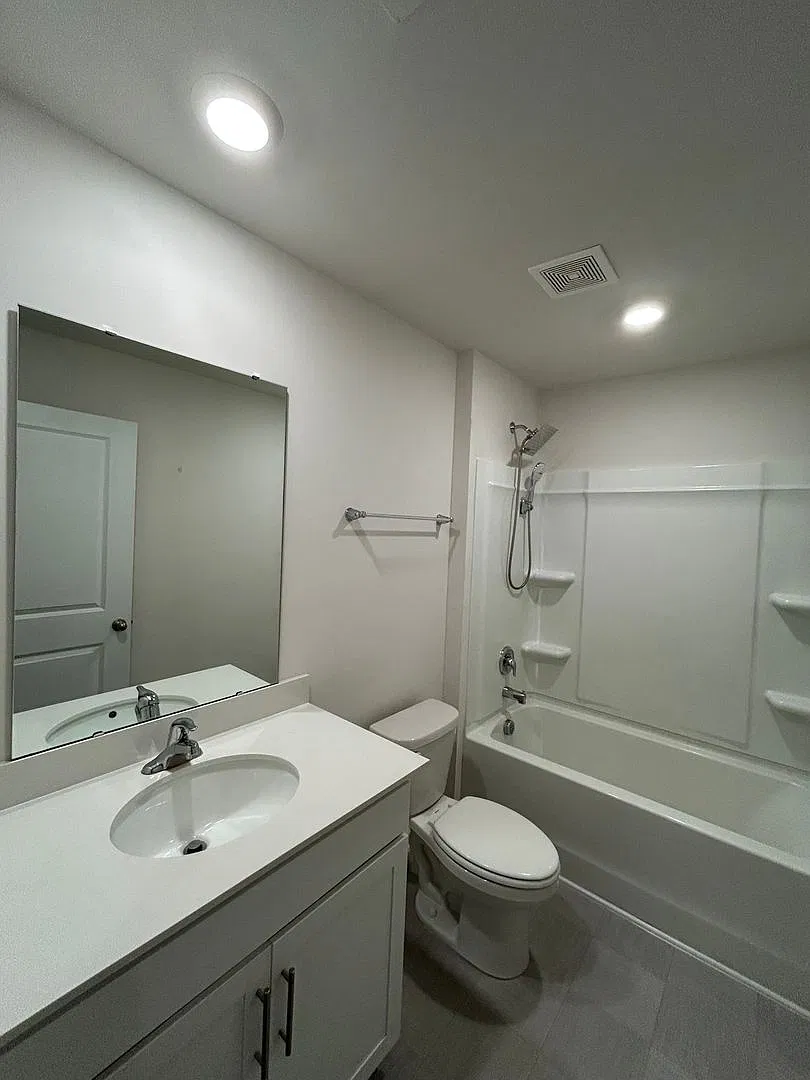 Spacious 4-Bedroom Home with Open Floor Plan and Fenced Backyard — Photo 3