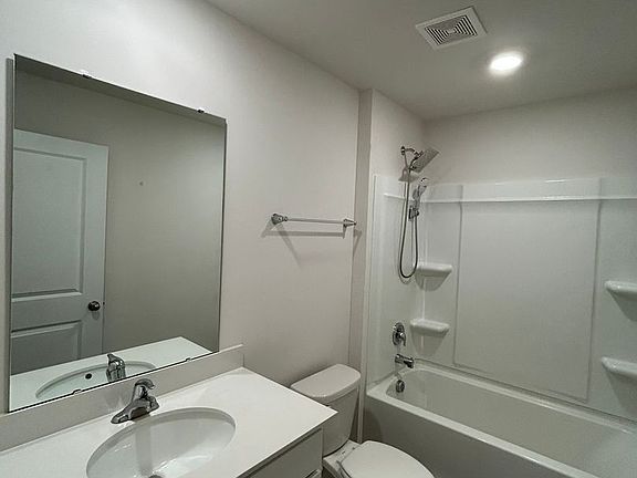3rd image of 129 Glenshire Dr