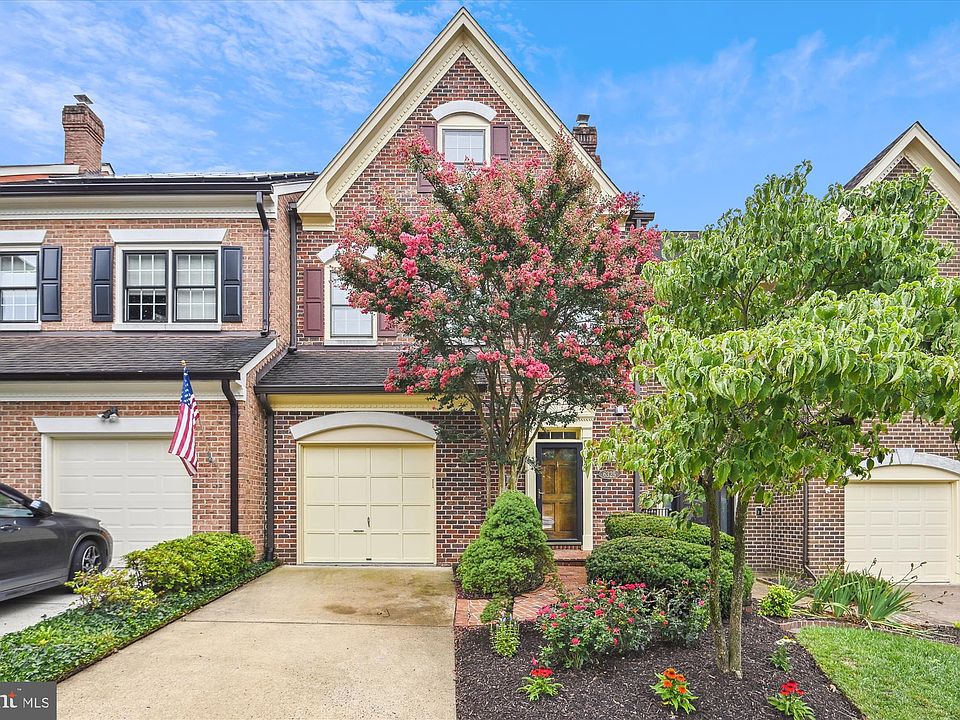 1st image of 6325 Chaucer View Cir