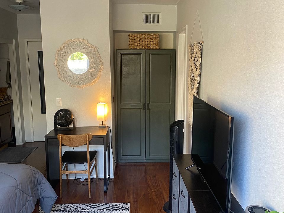 1st image of 832 Mola Vista Way