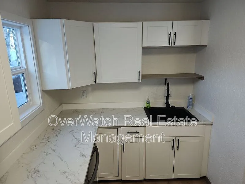 3 bed, 1.0 bath, $2,250 — Photo 3