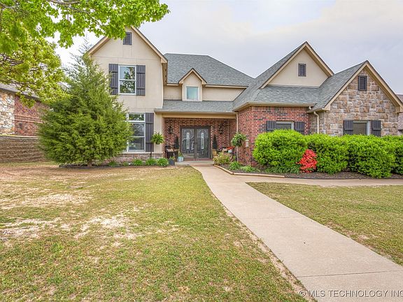 3rd image of 461 Cross Timbers Blvd