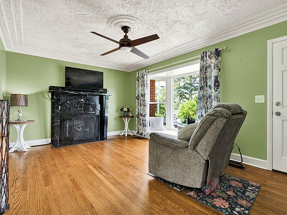 4th image of 4906 Adelia Dr