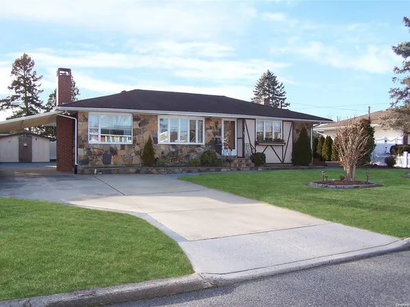 98 W 8th Street, Deer Park, NY 11729