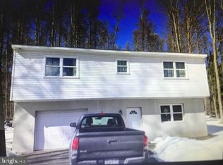 1457 Meeker Rd, Dallas, PA 18612