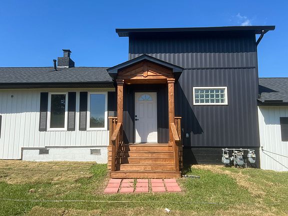 2nd image of 2162 Airport Rd #B