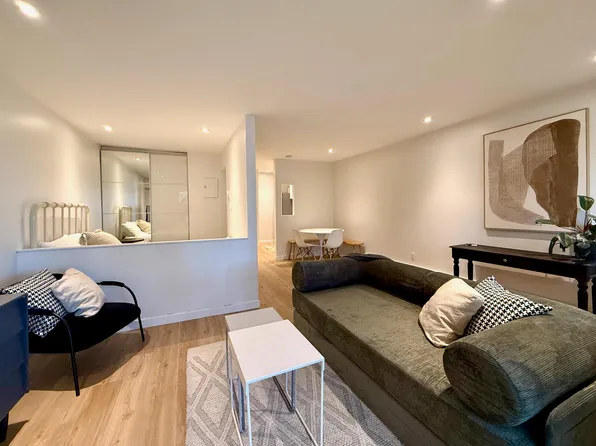 2190 W 7th Ave #219, Vancouver, BC V6K 4K7