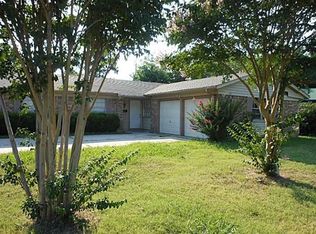 6400 Regal Rd, Forest Hill, TX 76119