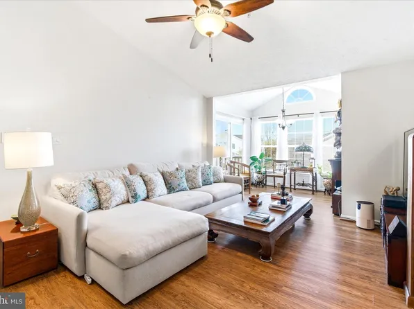 6391 Rutherford Ct APT J, Frederick, MD 21703