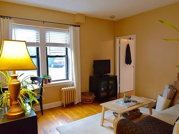3rd image of 141 Englewood Ave #C