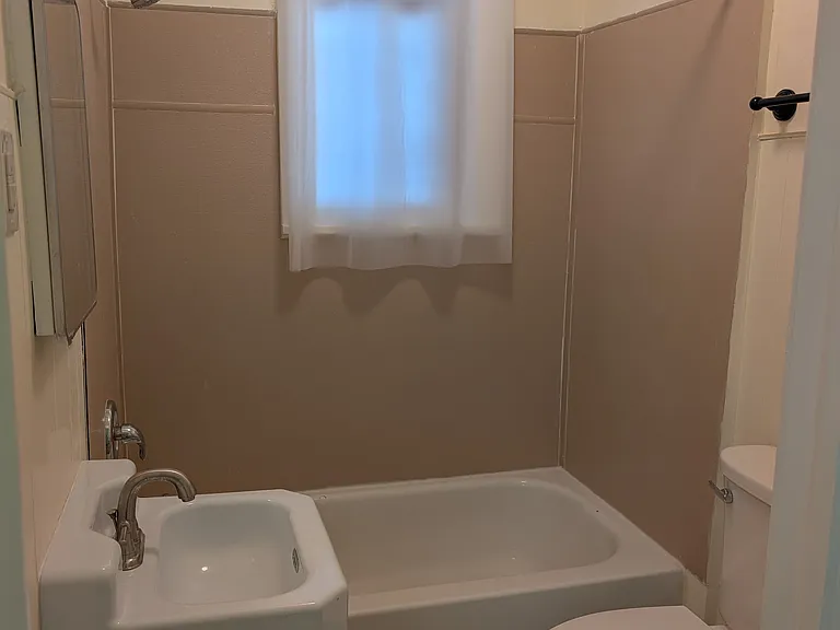 2319 N Monroe St #4 — Photo 7