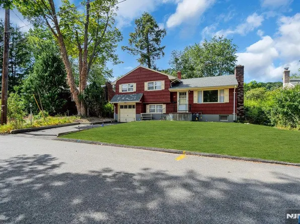 48 Mohawk Ave, Oakland, NJ 07436