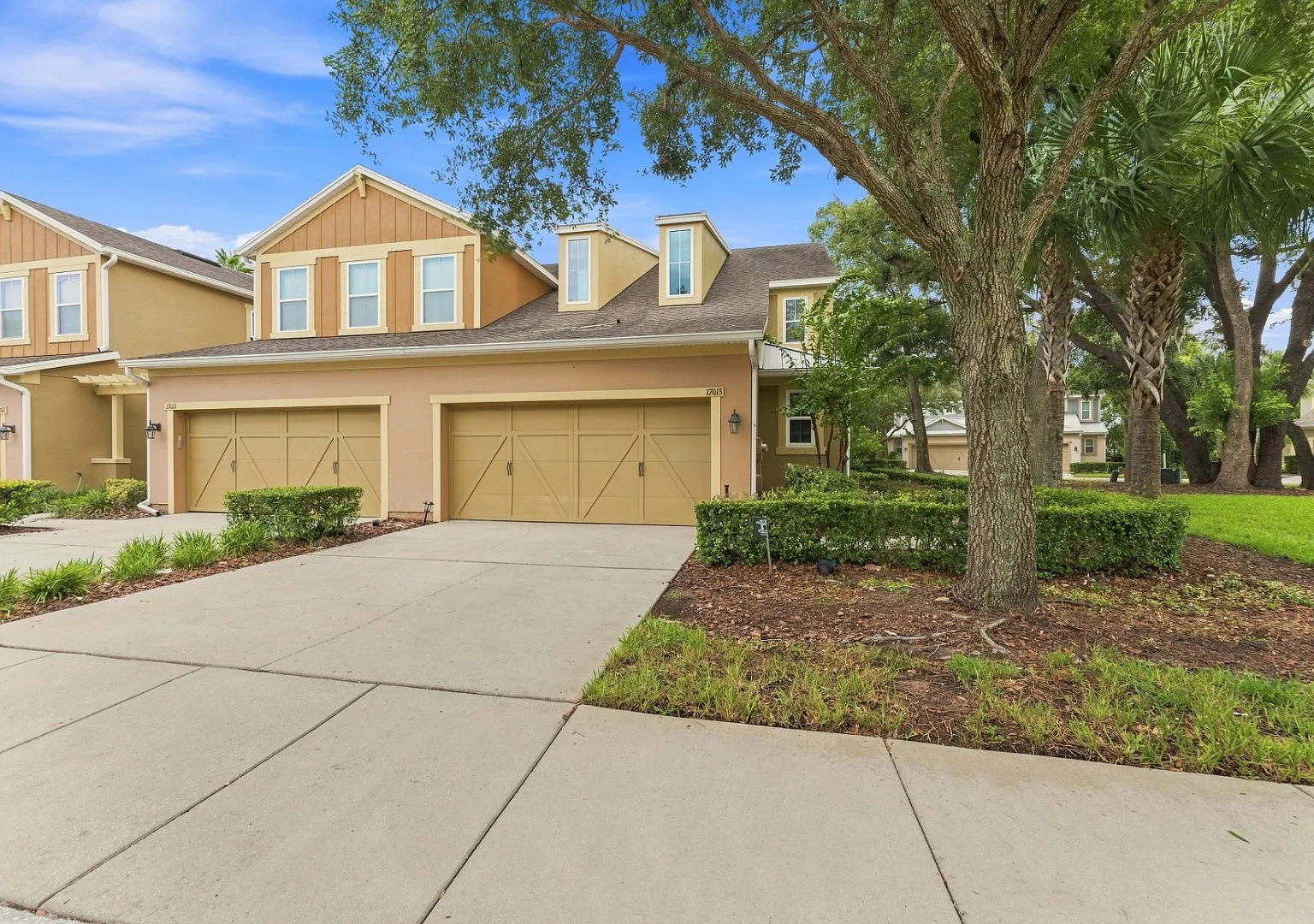 Stunning 3 Br + Loft / 2.5 Ba/ 2-Car-Garage Townhome In Gated Community! — Photo 2