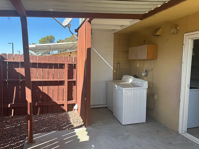 305 E Van Wagenen St — Photo 15