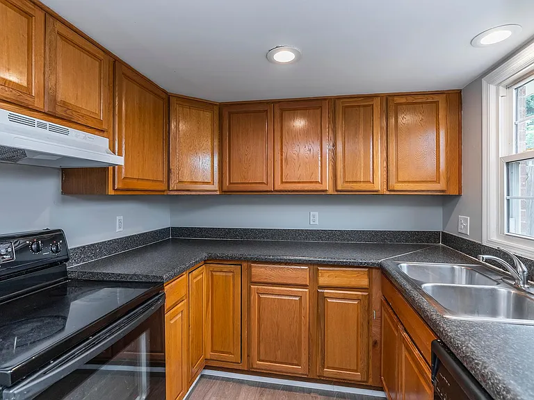 3498 Sutherland Dr — Photo 8