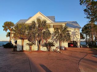 907 Delchamps Ave, Dauphin Island, AL 36528