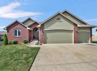 3640 N Forest Ridge Ct, Wichita, KS 67205