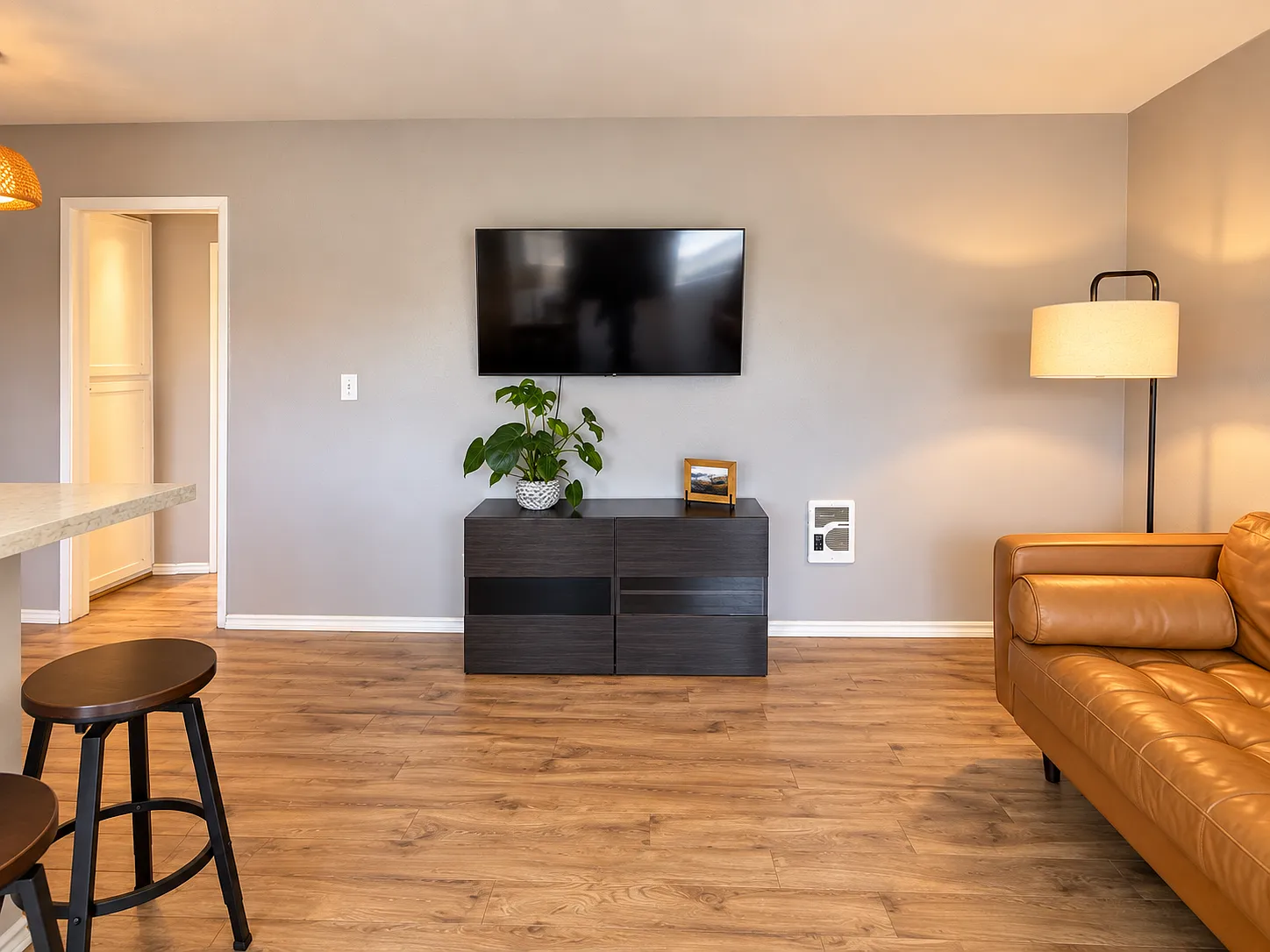 1 bed, 560 sqft, $2,100 — Photo 4