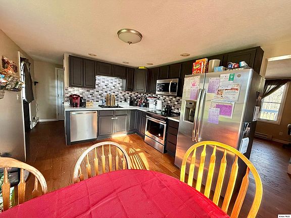 4th image of 675 Berry Rd