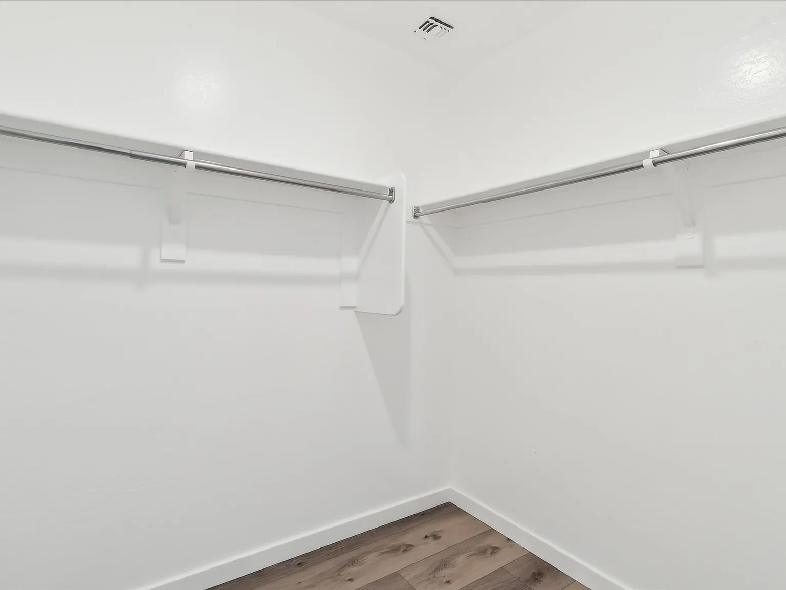5 bed, 3390 sqft, $3,000 — Photo 1