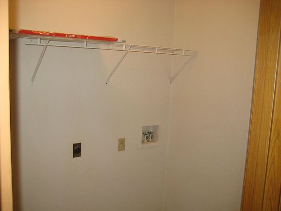 5th image of 122 Briarmeadow St