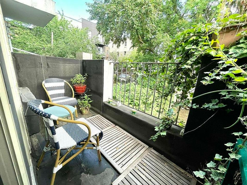 1st image of 146 Jefferson St APT 2r