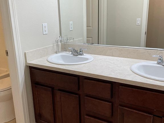 4th image of 4077 Grand Fir Ln