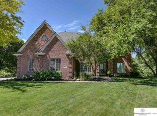 18407 William Cir, Omaha, NE 68130