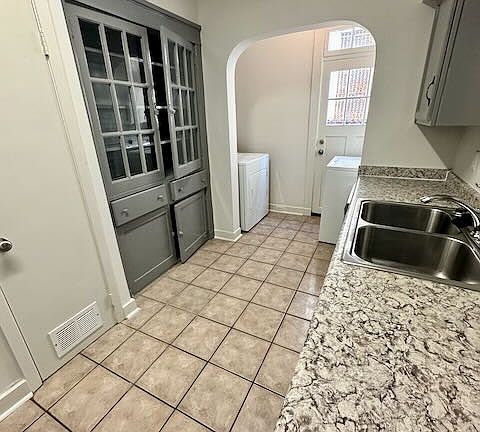 5th image of 1512 General Pershing St