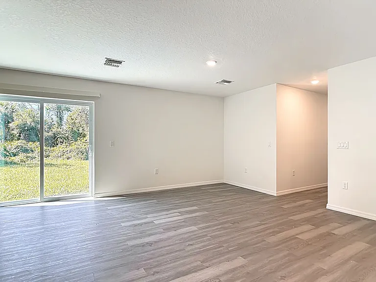 3067 Quarter St — Photo 3