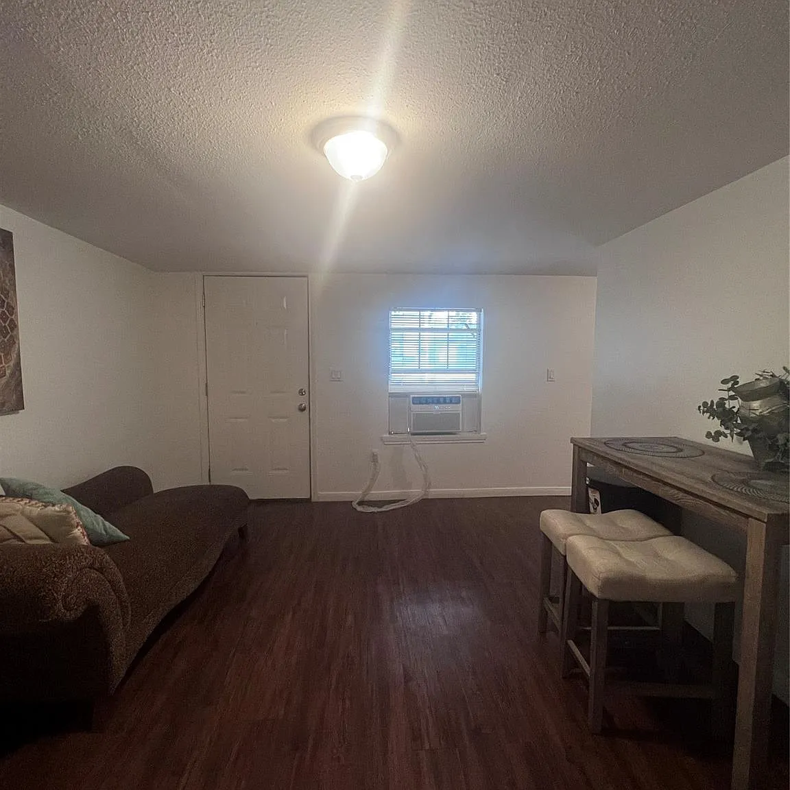 1 bed, 1.0 bath, 750 sqft, $945 — Photo 3