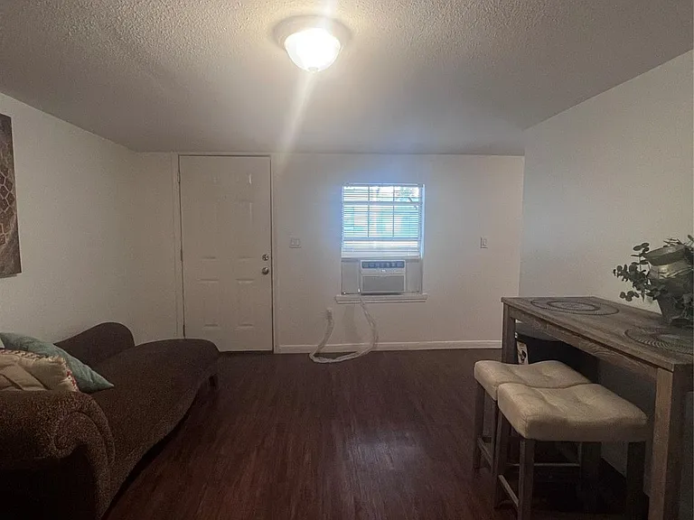 607 Enid St #1/2-2 — Photo 3