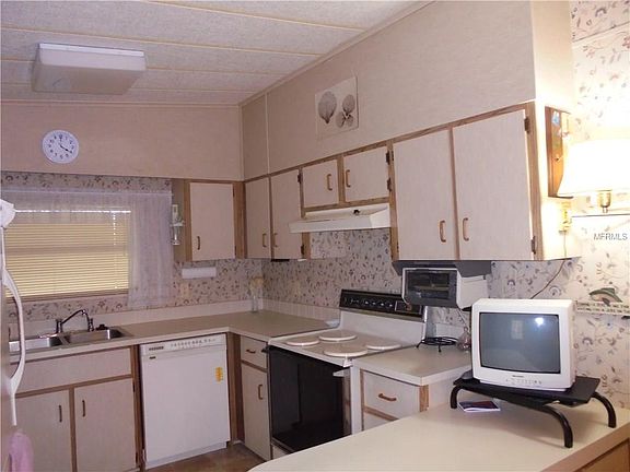 3rd image of 1233 Kingfisher Dr