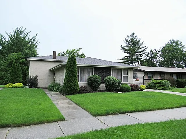 1334 E 156th St photo 1