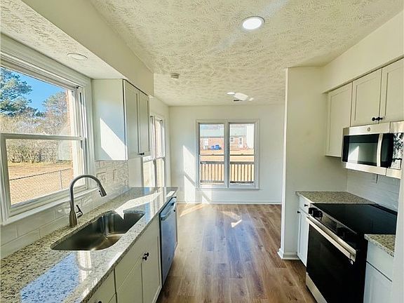 5th image of 1109 Whiskerlake Dr