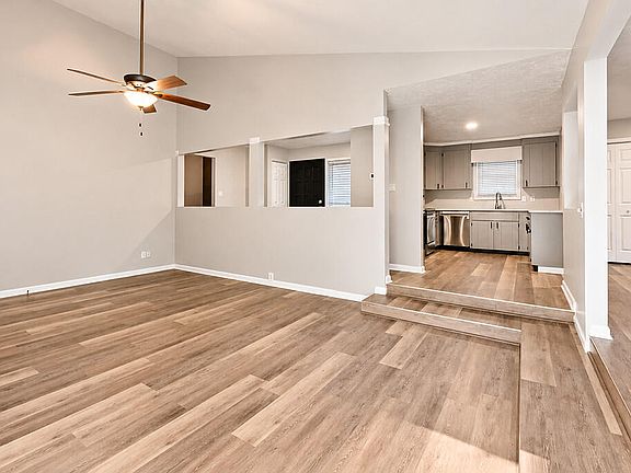 3rd image of 113 Birch Trl