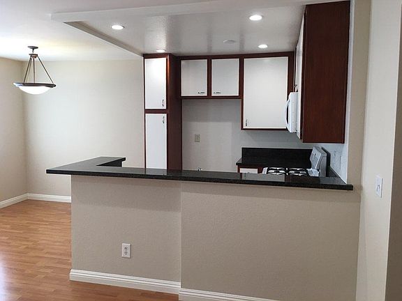 3rd image of 615 Milford St APT 104