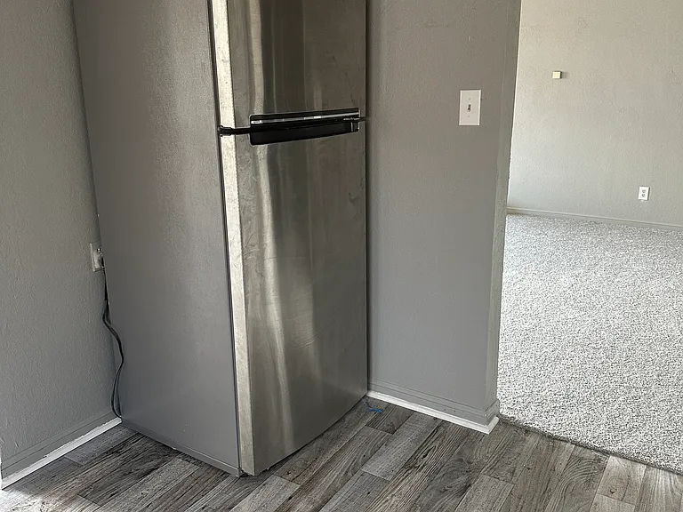 207 E Ross Ave — Photo 8