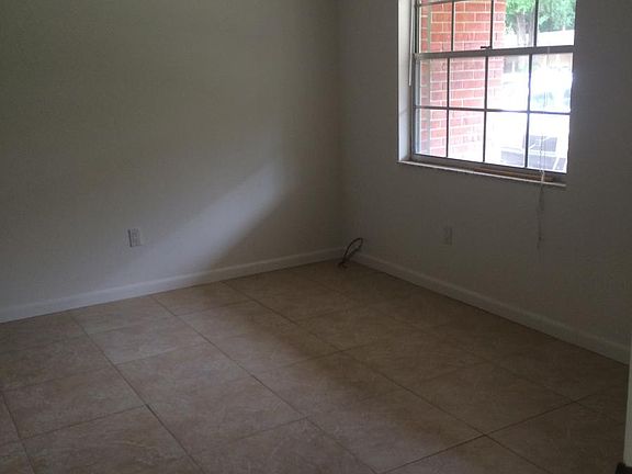 3rd image of 340 W Holly Dr