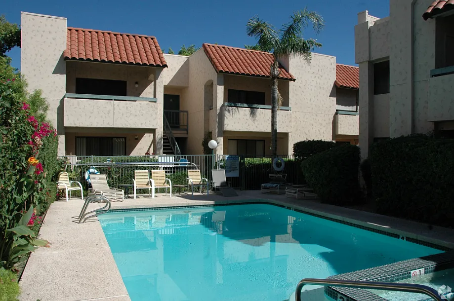Laurel Lane — Photo 4