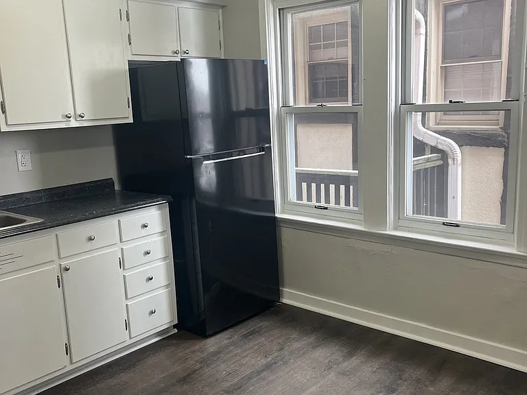 143 Morey Pl #4 — Photo 1