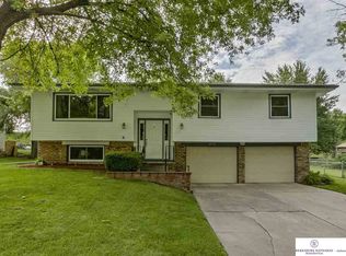 2713 Victoria Ave, Bellevue, NE 68005