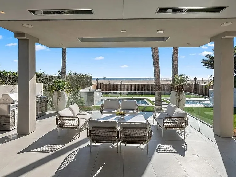 940 Palisades Beach Rd — Photo 27