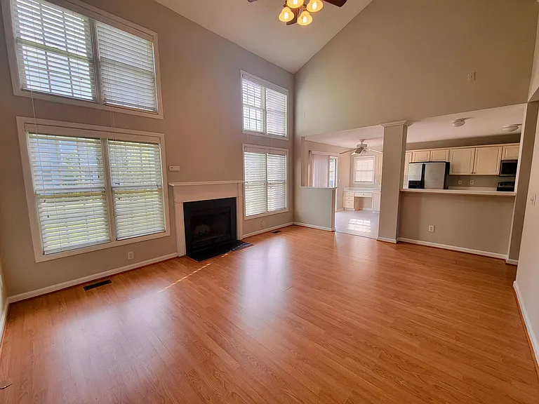 709 Cattail Cir — Photo 1