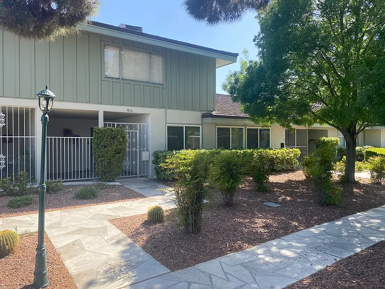 3016 El Camino Ave — Photo 1