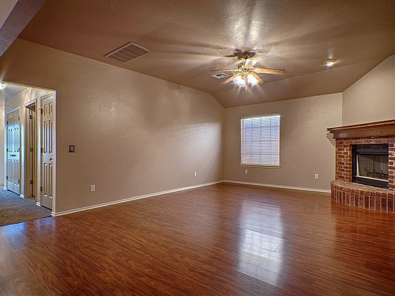 3rd image of 2573 Lynn Ln