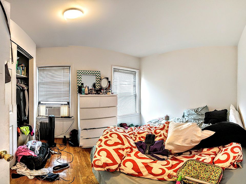2nd image of 139 E 12th St APT 1B