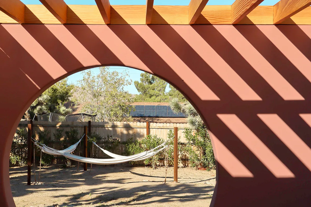Building Photo - Desert Gold Dr