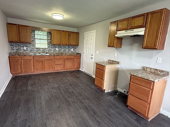 3rd image of 1400 Indiana St